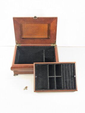 Vintage 1998 BOMBAY Musical wooden jewelry box with insert tray